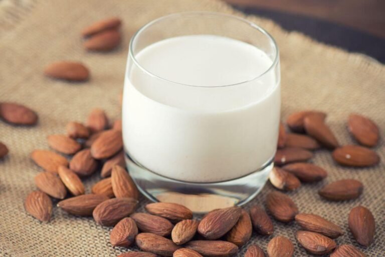 4 Health Benefits of Almond Milk Explained