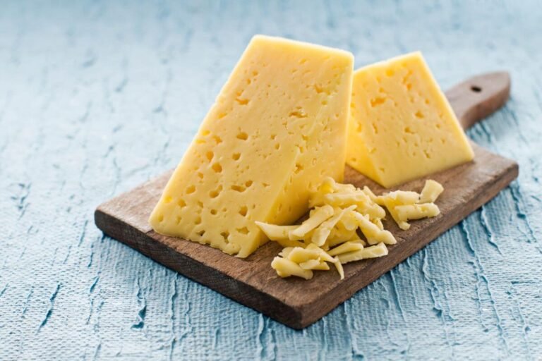 5 Cheeses You Can Eat on the Keto Diet – and 5 You Can’t